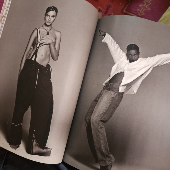 RARE VINTAGE April 1993 Vogue-USA - Picture 5 of 7